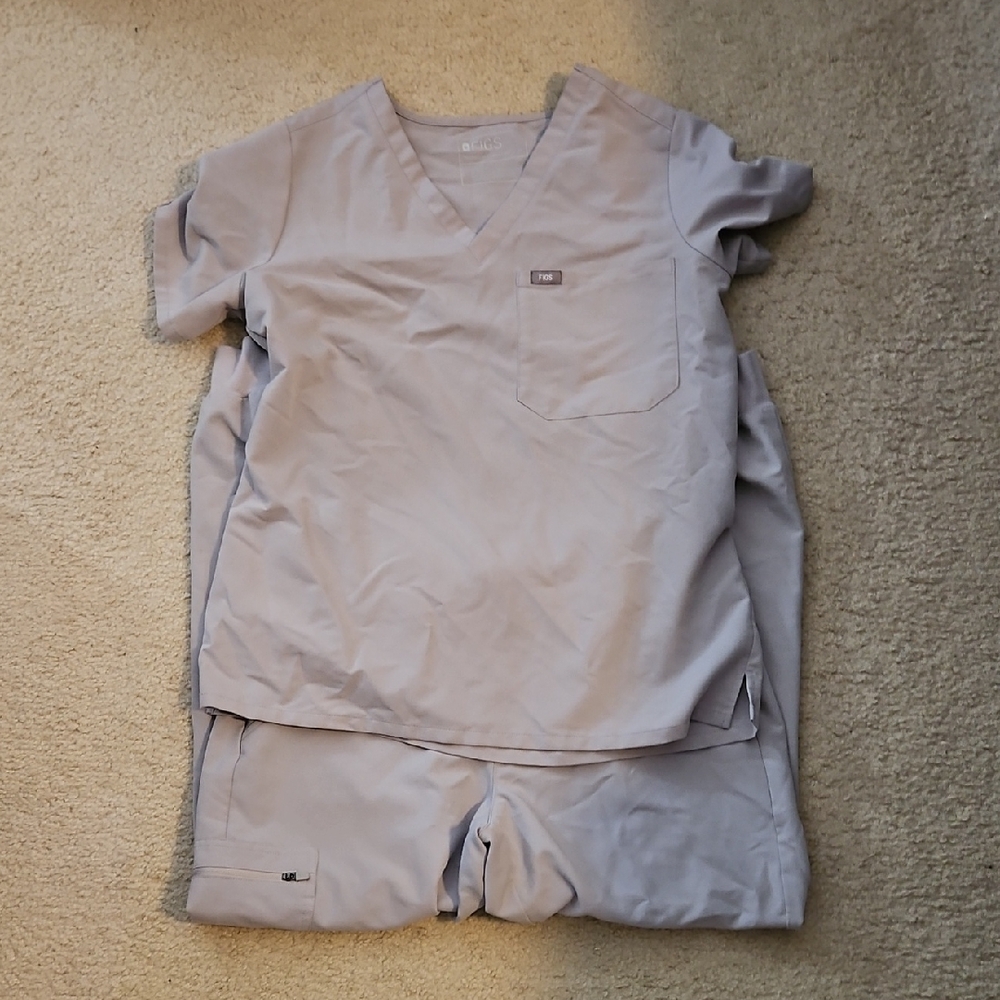 Figs Soft Gray Scrub Set